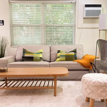 Cozy Garden Bungalow - Pets/Parking/Beach
